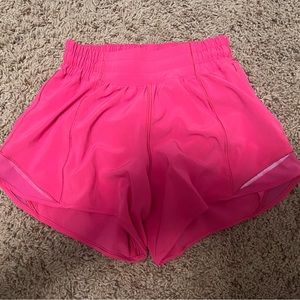 Lululemon!! Low Rise 4” Sonic Pink 💓Hotty Hots. Size 2!!